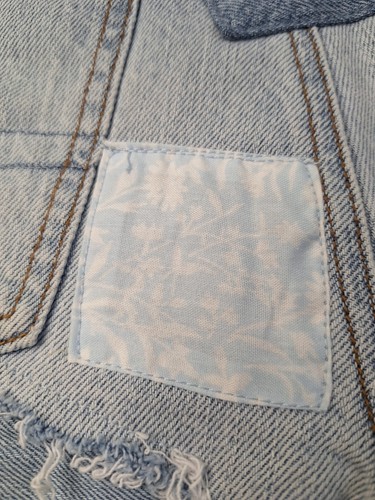 American Eagle Women's Size 6 Highest Rise 90s Boyfriend Raw Hem Patch Short - Picture 5 of 17