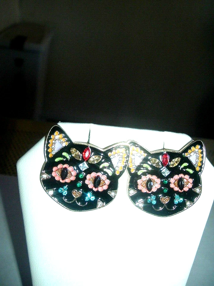 PENDIENTE PERFORADO MULTICOLOR cristal pavé CARA DE GATO NEGRO con tachuelas Betsey Johnson-nuevo con etiquetas Foto 2 de 4