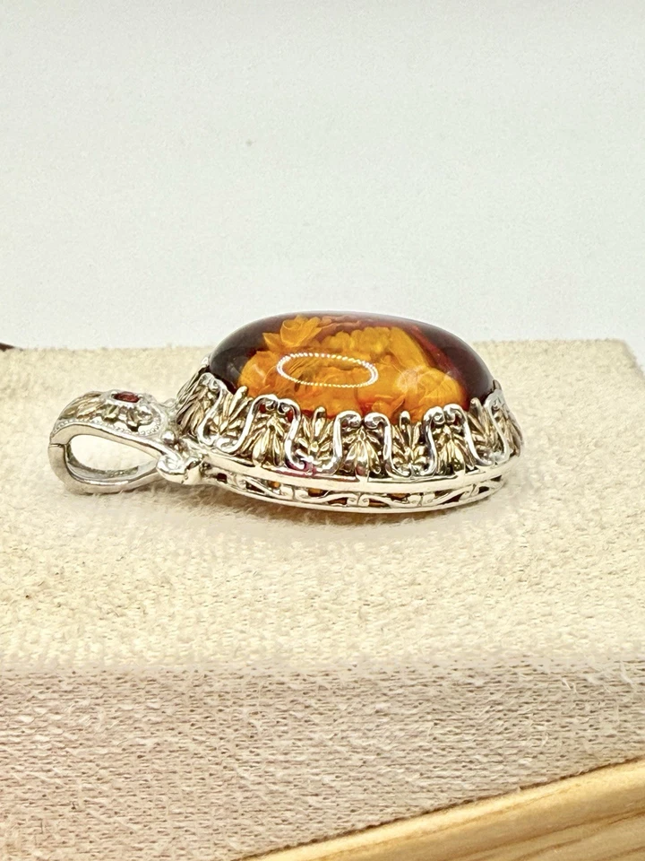 Collar Michael Valitutti de plata de ley con colgante camafeo rubí ámbar natural Foto 4 de 4