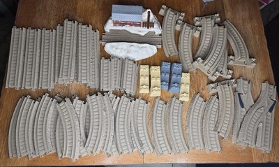 2009 2011  Thomas The Train Tracks Snow Cabin Replacement Plastic Toy 50 Pieces 