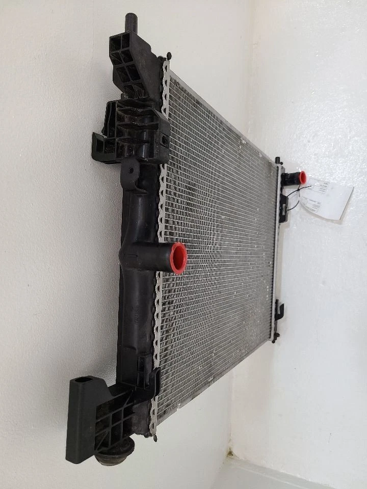 Radiador principal Cadillac CT6 2016-2020 3,6 L 16-20 84215228 Foto 2 de 4