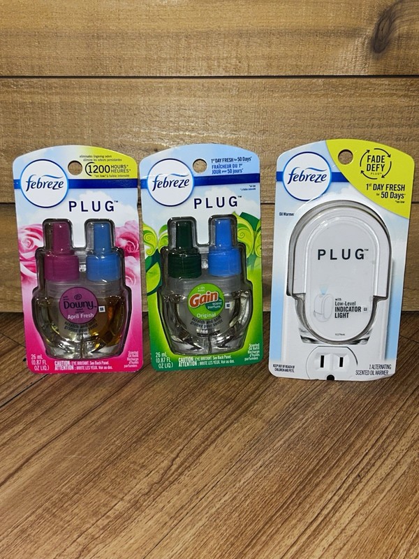 Febreze Plug In Fresh Scented Oil Refill and Warmer Set NEW