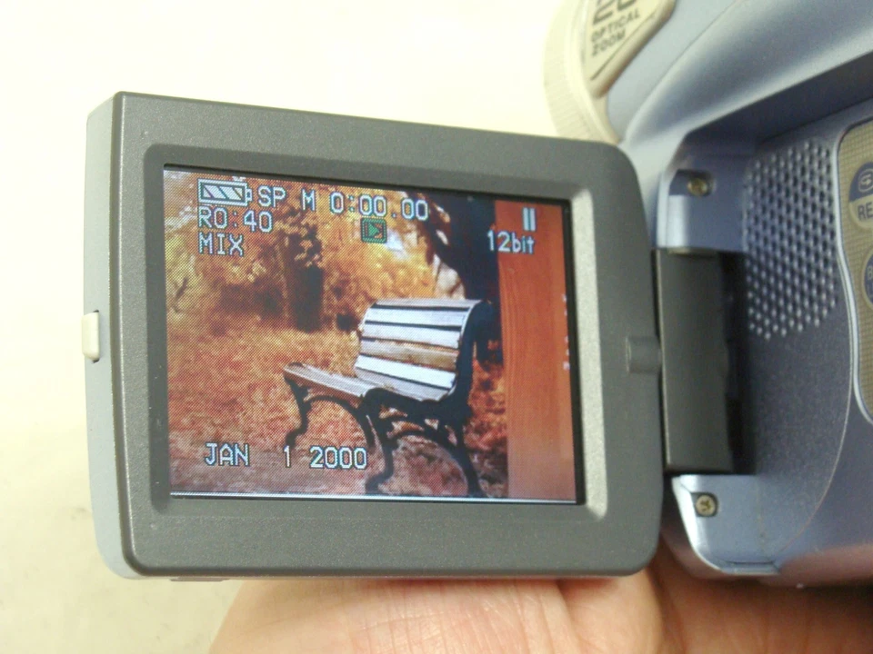 Panasonic PV-GS9 Mini DV Camcorder 20x Optical Zoom + Video Transfer Kit - Image 4 of 4