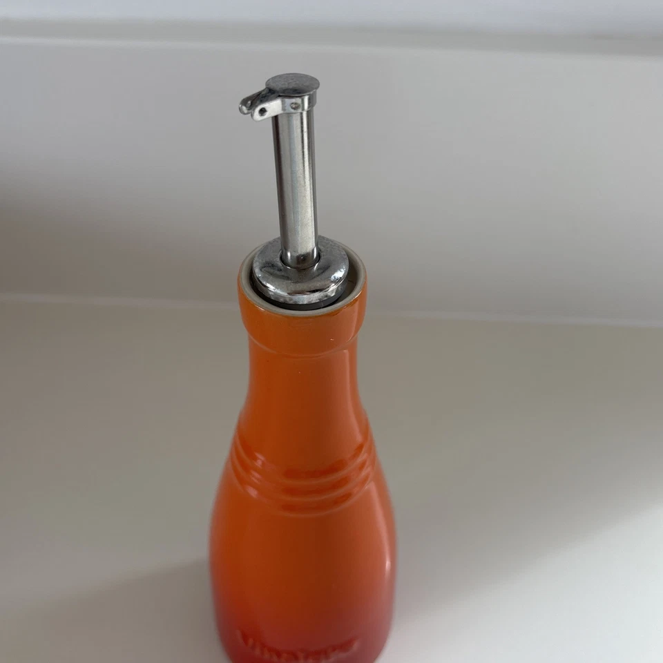Dispensador de botellas de vinagre de repuesto Le Creuset de 8,75" llama volcánica roja naranja Foto 4 de 4
