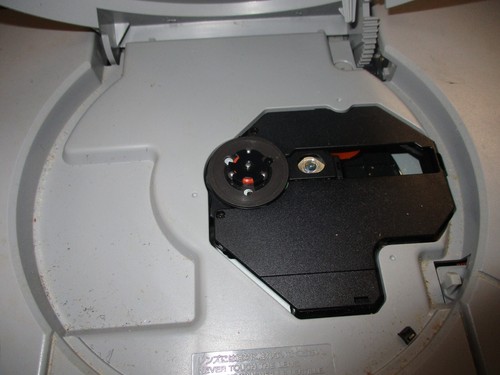 Sony Playstation 1 PS1 SCPH-7001. Powers up to start page on TV. No further test - Picture 3 of 14