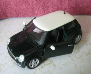 maisto mini cooper 1 24