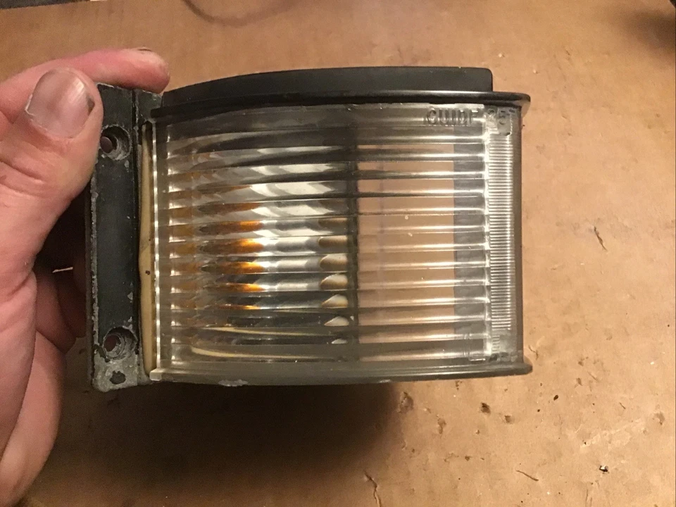 Pontiac Catalina & Bonneville 1971 luz de estacionamiento delantera izquierda OEM Foto 2 de 4