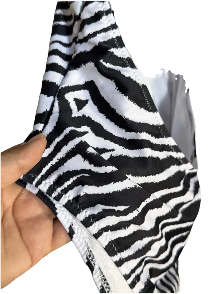 Traje de baño Missguided de una pieza a rayas recortadas con detalle de nudo para mujer talla 0 Foto 2 de 4