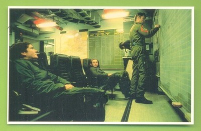H.M.S.INVINCIBLE.THE PILOT'S BRIEFING ROOM. FALKLANDS TASK FORCE POSTKARTE