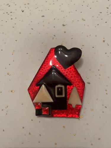 Beautiful Lucinda  House Pin - Stunning Red - Excellent Condition