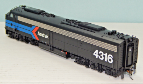 Rapido Trains - HO - Amtrak EMD E8A #4316 Early Day One Black Schem w/DCC Sound. - Picture 3 of 10