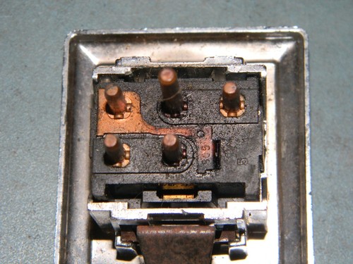 Botón interruptor ventana eléctrica vintage Ford - Imagen 4 de 5
