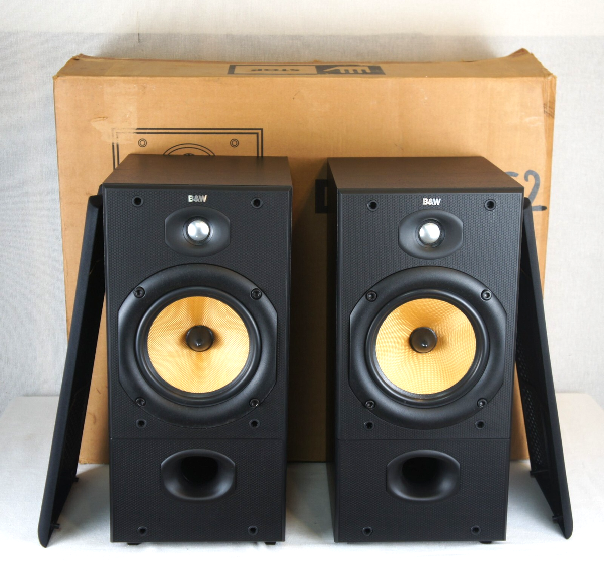 B&W - BOWERS AND WILKINS DM602 S2 BOOKSHELF SPEAKERS WITH