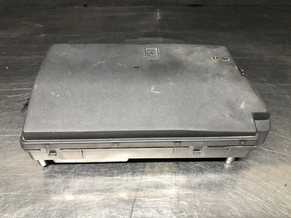 2010 2011 Chevrolet Camaro Engine Bay Fuse Box Relay Center Foto 3 de 4