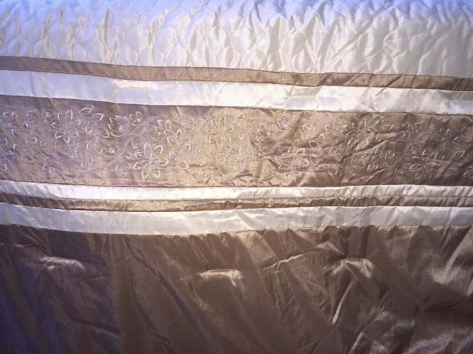 KING Size Victoria's Classics Bed Bedding 8 Pc Comforter Set Shams Pillows Set 8 - Image 2 of 4