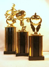 3 HALLOWEEN TROPHIES WITCH SCARECROW PUMPKIN HALLOWEEN TROPHY TRUNK OR TREAT