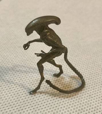 Alien Xenomorph 1 3/8'' Brass Figurine AVP
