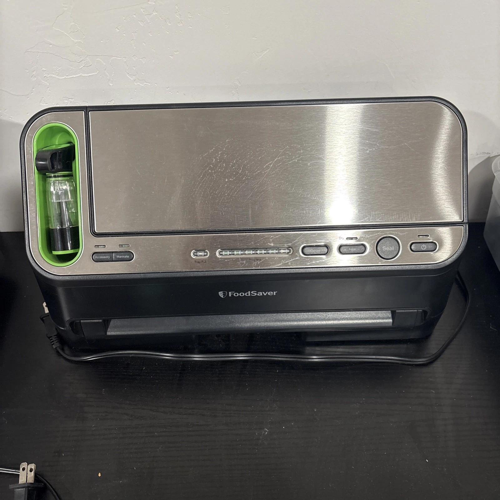 FoodSaver V4440 2-in-1 Vacuum Sealing System with Retractable Handheld Sealer