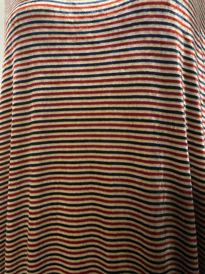 Tela Rayón Elastizada Terciopelo Iridiscente Rojo Blanco Azul 2 Yardas Largo 54" Ancho Foto 4 de 4