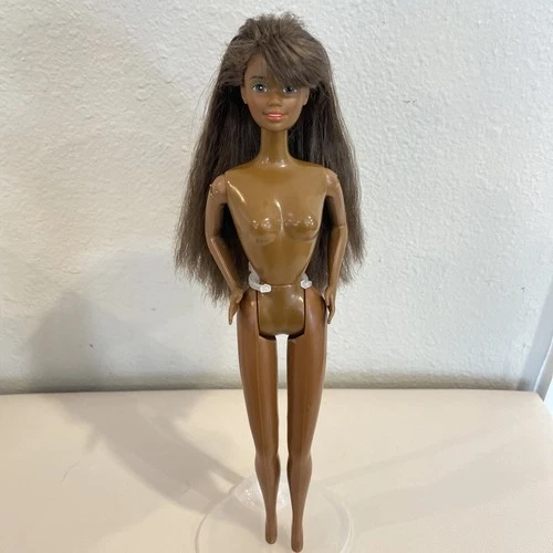 Vintage Mattel  1987 African American Barbie doll. Brown Hair, Green Eyeshadow