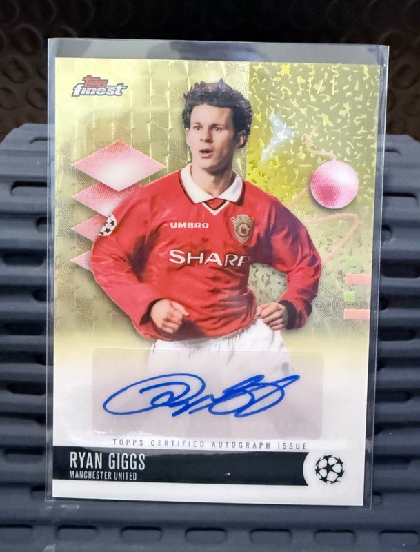 2025/26 Topps Finest UEFA BA-RG RYAN GIGGS Manchester United Auto SUPERFRACTOR