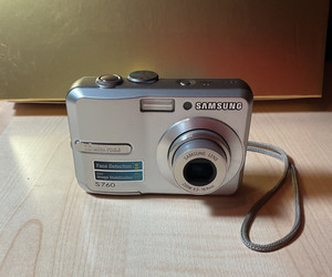 Pre-loved ~ Samsung Digimax S760 Compact Digital Camera 7.2MP ~ Colour: Silver