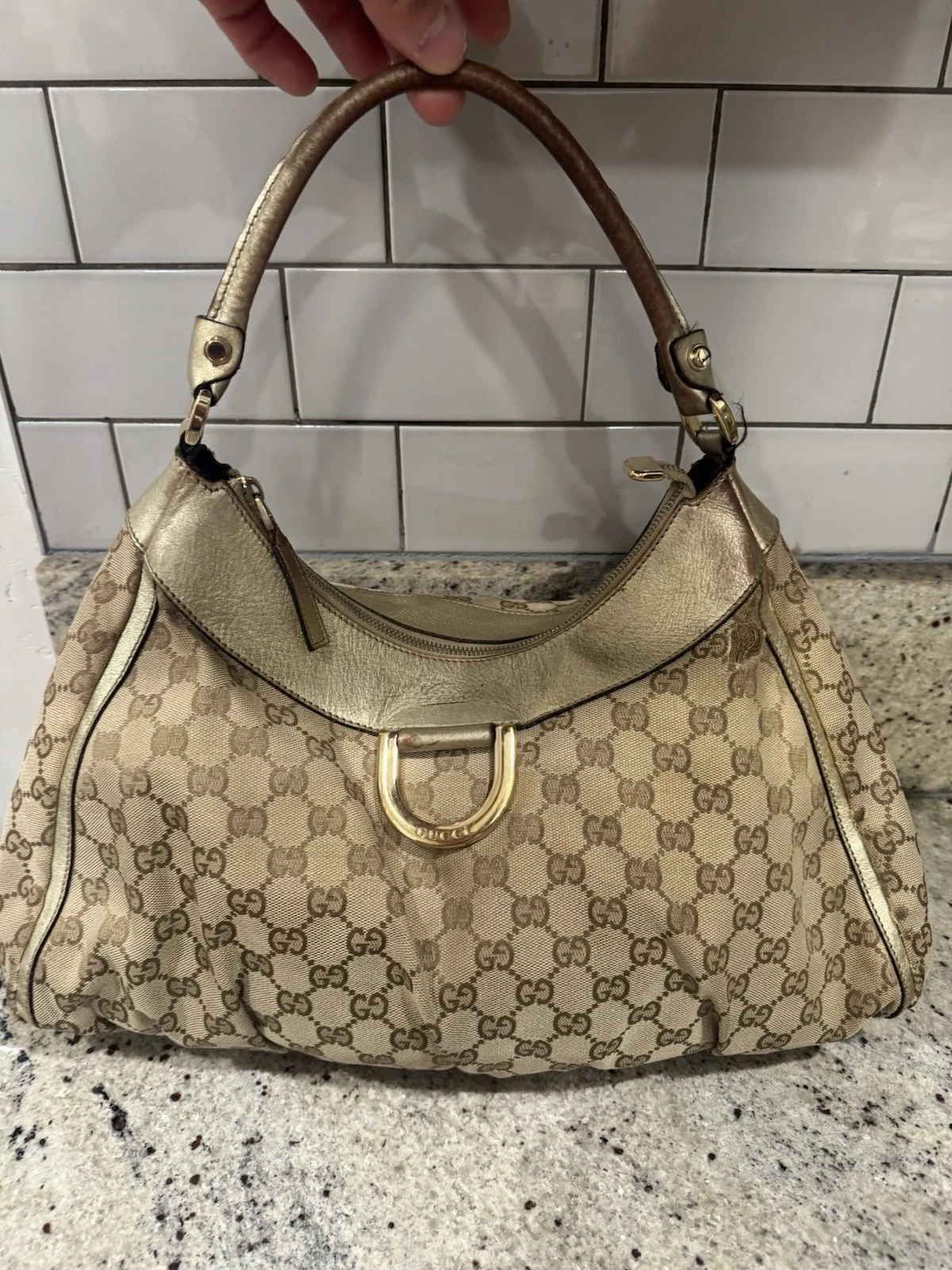 Borsa a tracolla Gucci marrone e oro con tela monogramma fornita con certificato di autenticità