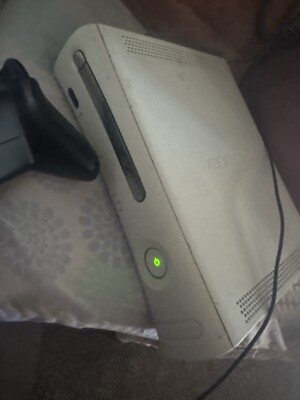 Microsoft Xbox 360 E 4GB white console