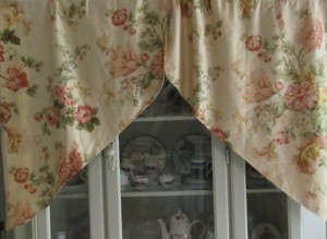 华丽的手工制作swag 帷幔窗帘破旧粉色玫瑰绣球花小屋 Ebay