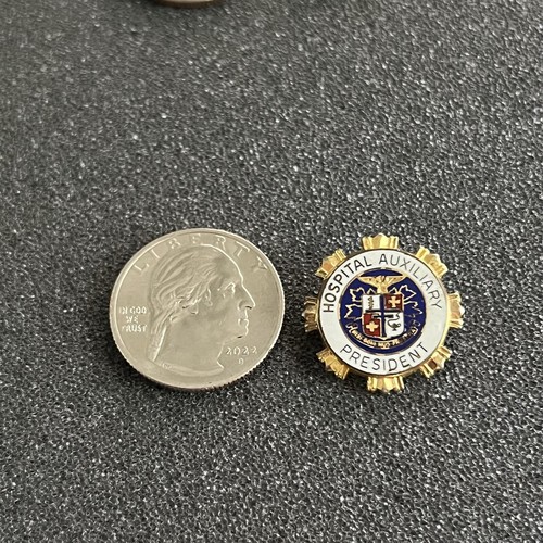 Hospital Auxiliary President goldfarbene Anstecknadel Pinback #43837 - Bild 1 von 2