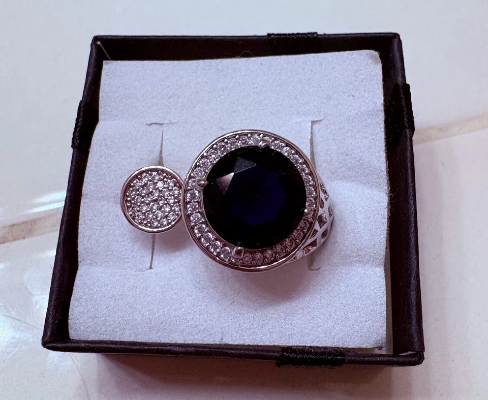 Juego de anillos y pendientes de plata de ley con zafiro y topacio blanco creado en laboratorio Foto 4 de 4