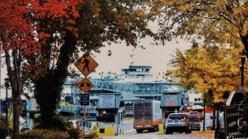BEAUTIFUL POST CARD FERRY TERMINAL IN AUTUMN KINGSTON WA - Picture 9 of 15