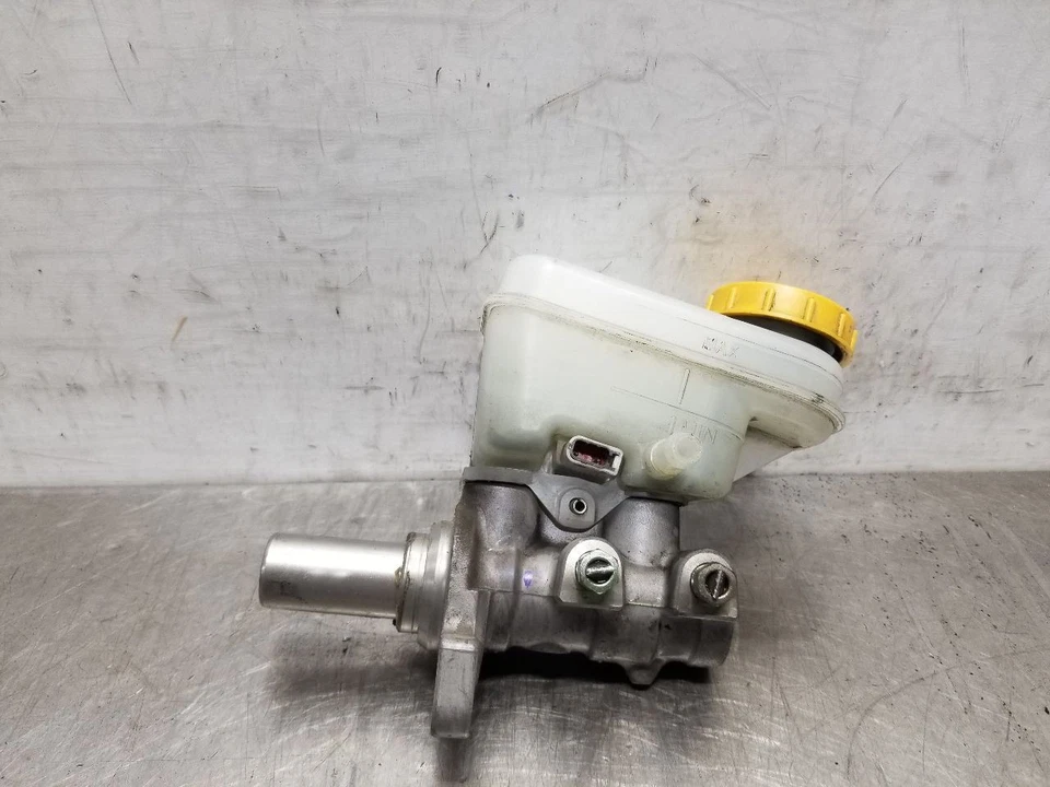 16 2016 Subaru WRX STI 2,5 L cilindro maestro de freno Foto 2 de 4