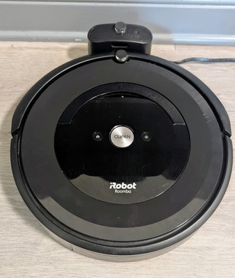 iRobot Roomba e5 Robot Vacuum + Accessories : Fully Functional
