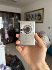 Canon SD600/ IXUS 60/IXY 70 Digital Camera 6 MP 3X Optical Zoom with Accessories