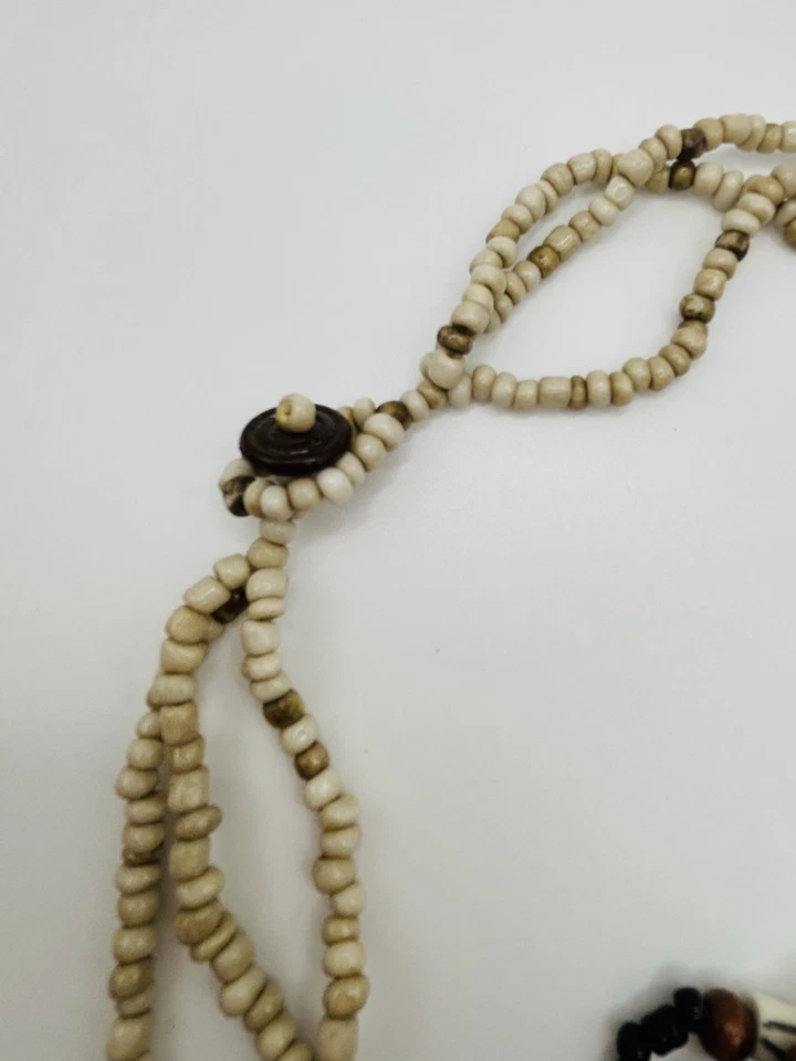 Collar colgante artesanal con incrustaciones de madreperla de cuentas de vidrio multicolor de 16" de colección Foto 3 de 3