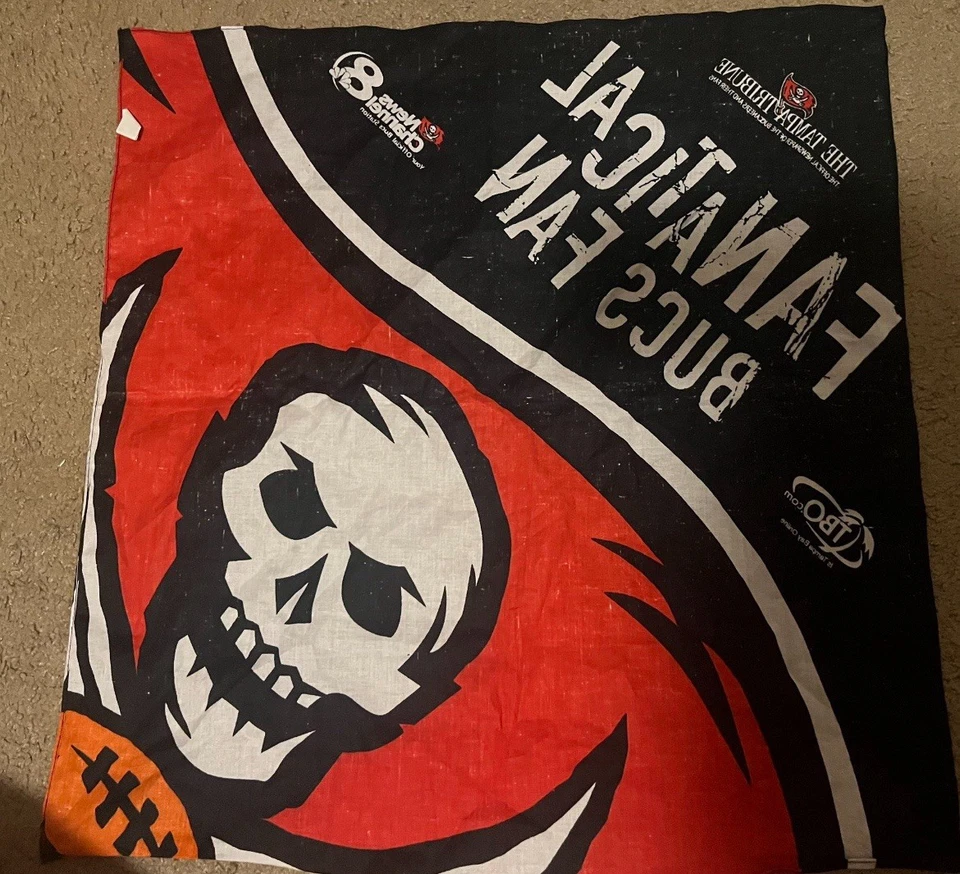 Bandera Fanatical Bucs Fan Banner Tampa Bay Buccaneers SGA DB-545N Foto 2 de 2