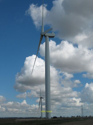 Foto 12x8 funktionierende und nicht funktionierende Windkraftanlage von Little Cheyne Court Win c2010