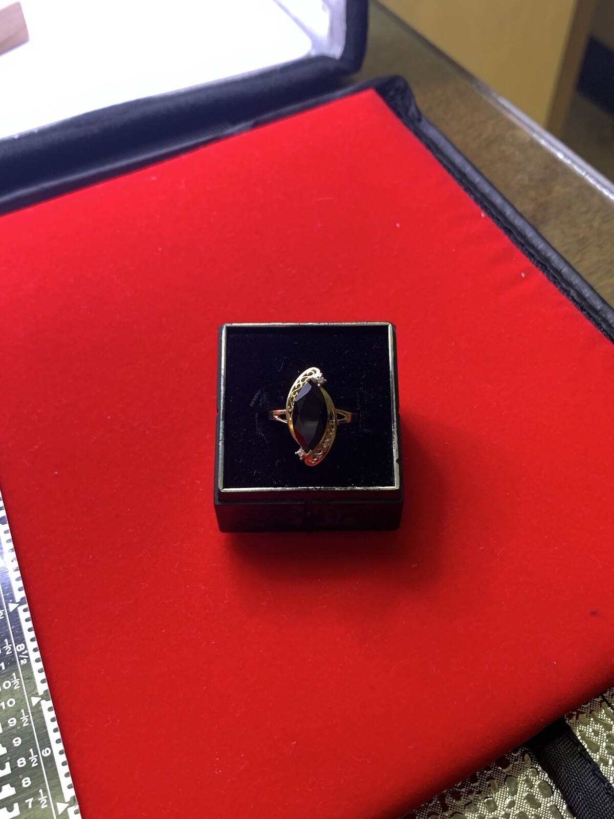 Solid 10K Gold Ring with Black Gemstone size 7.25 - image 9