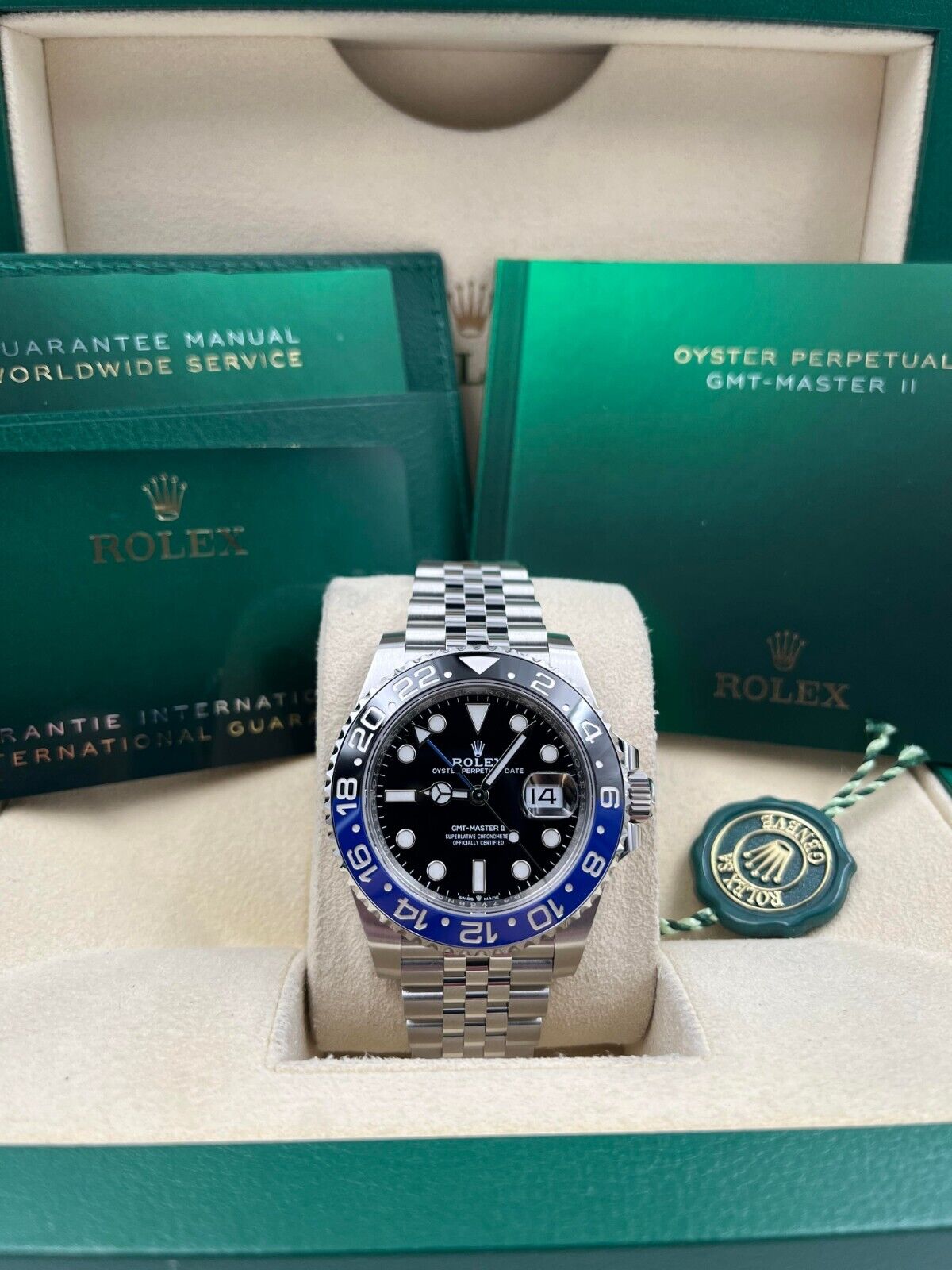 smør tab Husarbejde Rolex GMT Master II Batman Jubilee Bracelet 126710BLNR Unworn 2022+ | eBay