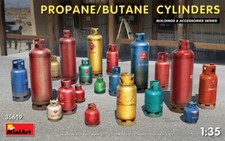 Propane / Butane Gas Cylinders Diorama 1:35 Plastic Model Kit MINIART