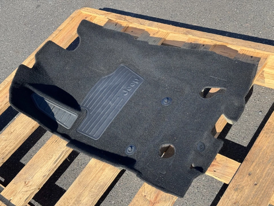 2015–2017 JEEP RENEGADE FRONT LEFT DRIVER FLOOR CARPET LINER 黑色 原始设备制造商 — 第 4/4 张图片