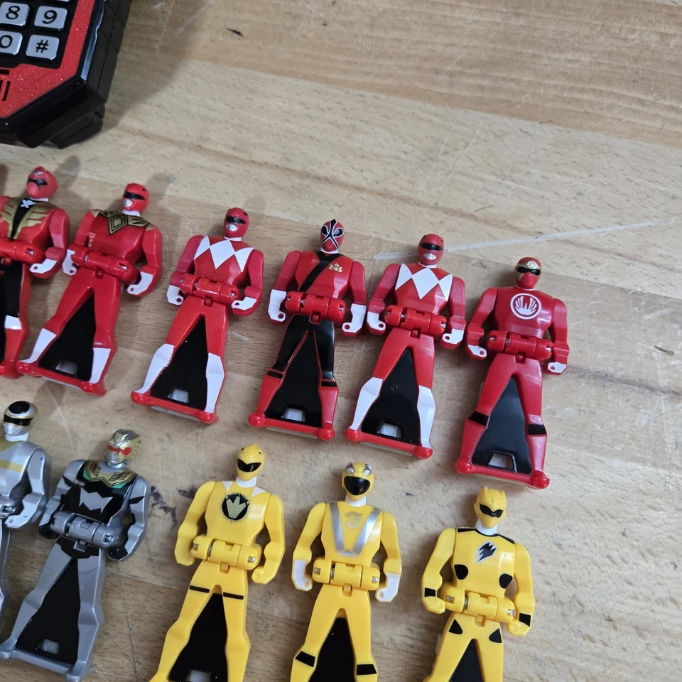 Bandai Power Rangers Super Megaforce Deluxe Legendary Keys 25 + Teléfono no se abre Foto 4 de 4