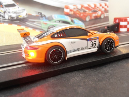 Carrera GO!!! Porsche 911 RSR GT3 Tuning Rennmotor Haftreifen Magnet SMD Licht - Bild 7 von 8