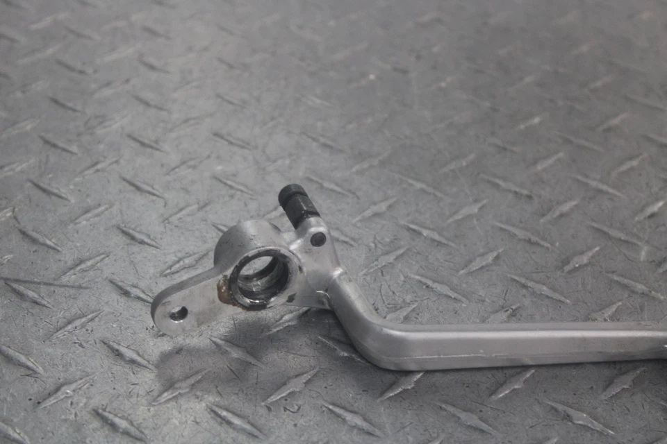 Suzuki Hayabusa GSX1300R 2008 pedal de freno 43111-24F00 Foto 3 de 4