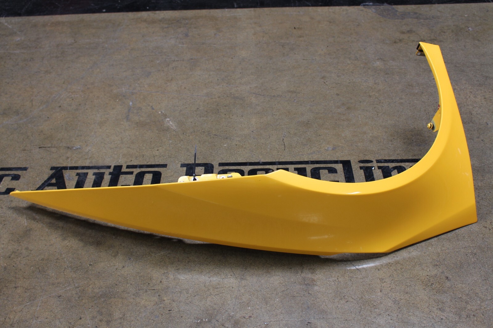 Lamborghini Huracan LP580, 610, RH, Fender, Small Scratch, Used, P/N 4T0821022D