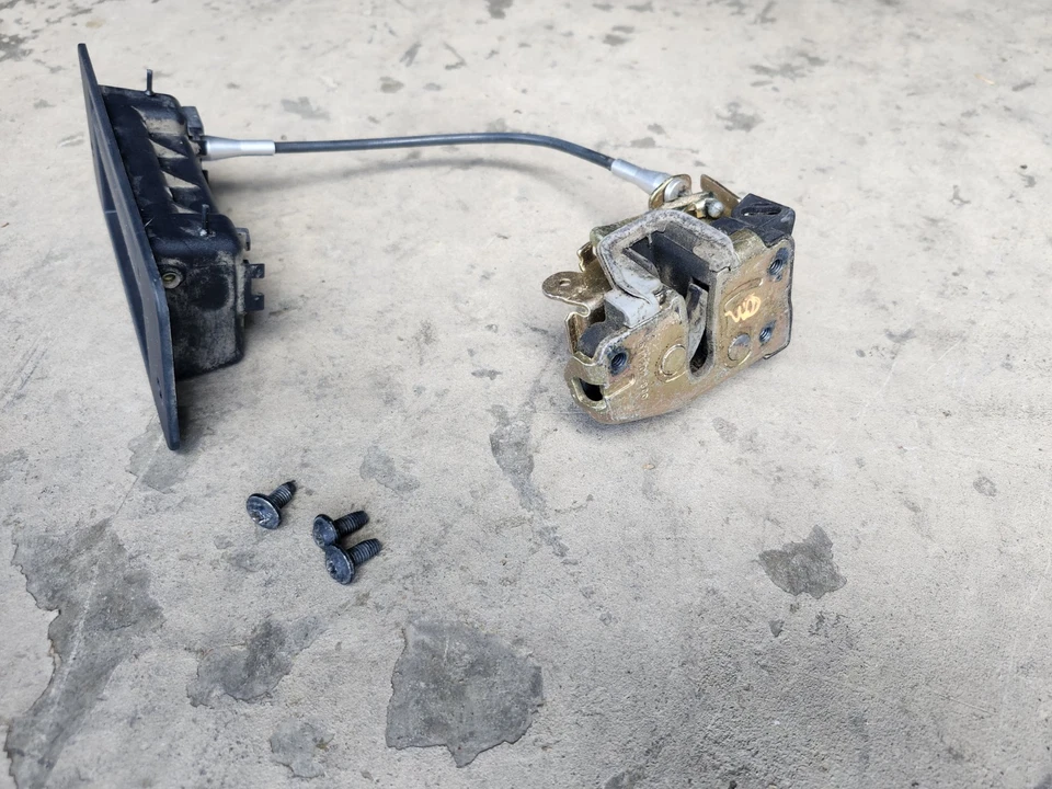 Pestillo de cable de manija de puerta de granero trasero Ford Excursion 2000-2005 con bola de metal OEM Foto 2 de 4