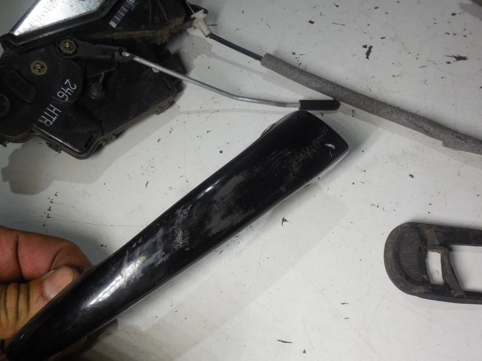 Manija actuador cerradura puerta trasera derecha 8253454 01–05 BMW E46 325i 330i 325xi 330xi Foto 2 de 4