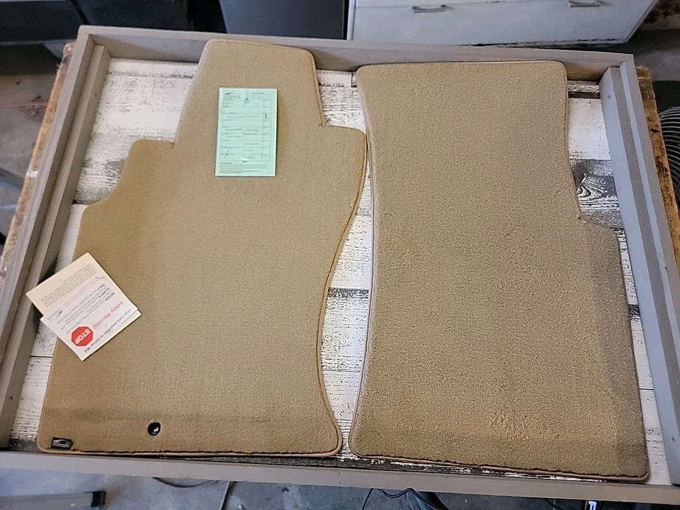 1996-2004 Nissan Pathfinder QX4 Infiniti Floor Mat SET OEM Light Tan NEW NOS - Image 3 of 4
