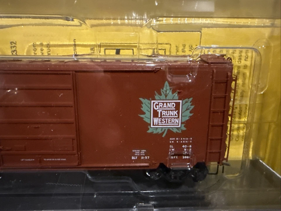 Kadee 5211 Grand Trunk Western Road #516734 40' PS-1 Standard Boxcar - Image 3 of 4